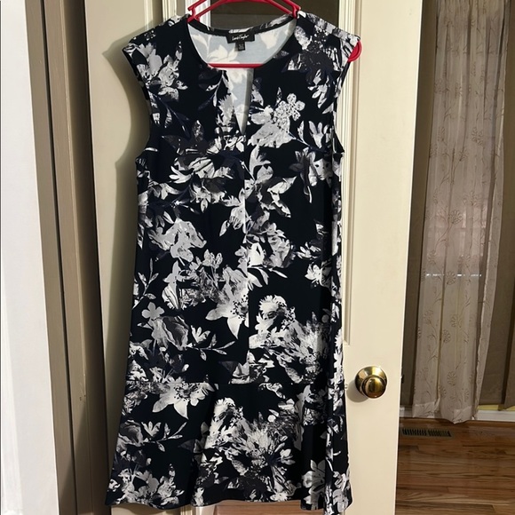 Lord & Taylor Dresses & Skirts - LORD AND TAYLOR Floral Black and White Dress